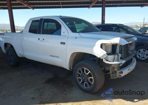 2019 Toyota Tundra Limited 5.7L V8 z USA, uszkodzony, nr VIN 5TFBY5F10KX852115